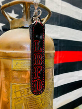 Load image into Gallery viewer, SCBA Quick Release Leather Swivel Shackle